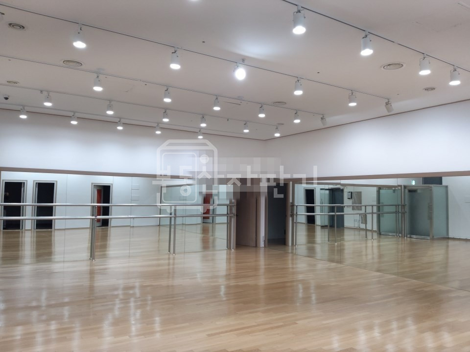서울 강남구 논현동 무권리, 댄스홀, 방음룸4, 강남구청역 도보3분, 지하1층 임대 월세 매물번호 10111 사진 3