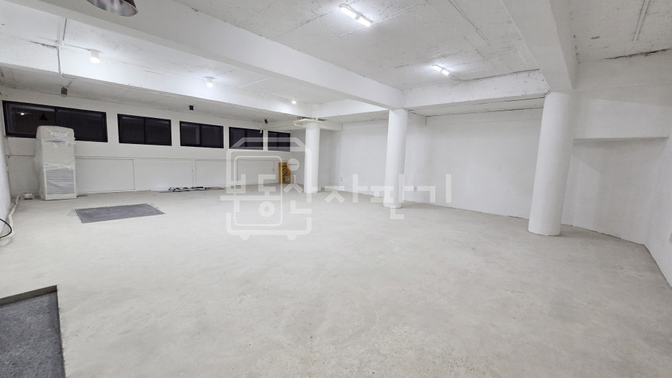 서울 강남구 신사동 무권리, 압구정역 4분, 역세권, 지하 1층 임대 월세 매물번호 10178 사진 1