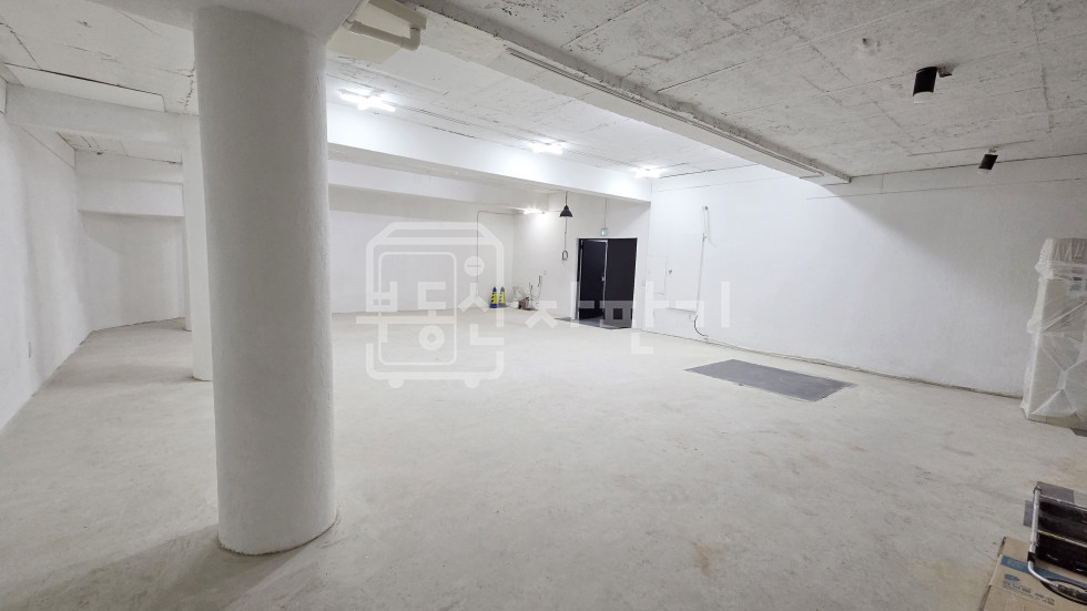 서울 강남구 신사동 무권리, 압구정역 4분, 역세권, 지하 1층 임대 월세 매물번호 10178 사진 2
