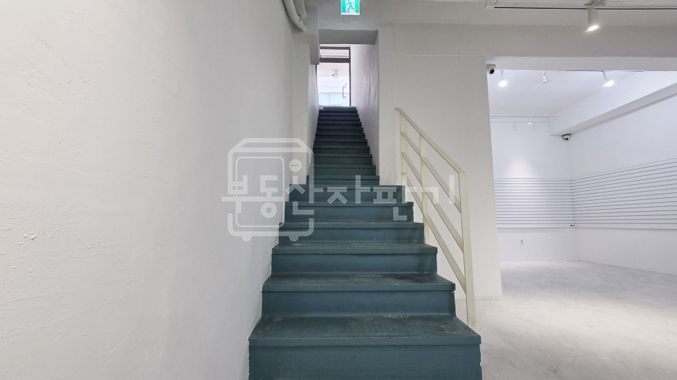 서울 강남구 논현동 무권리, 강남구청역 8분, 역세권, 지하 1층 임대 월세 매물번호 10200 사진 5