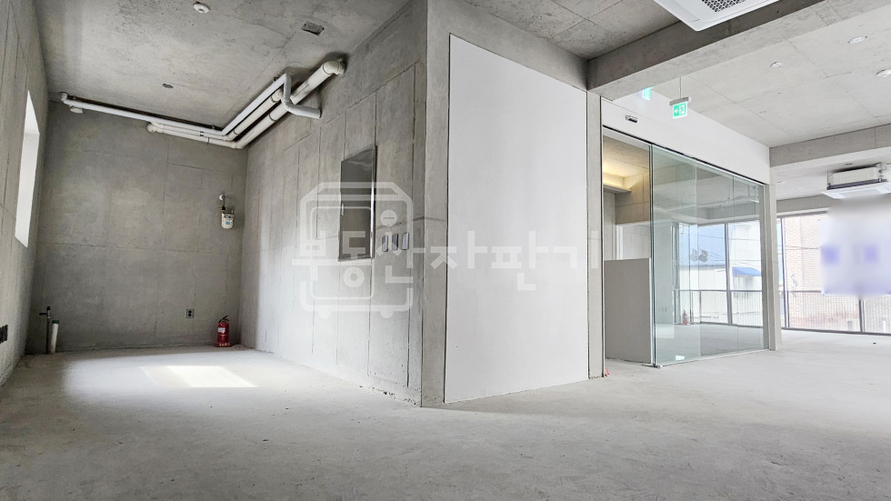 서울 강남구 신사동 무권리, 가로수길 인근, 3층 임대 월세 매물번호 10209 사진 1