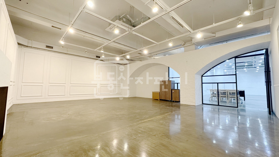 서울 강남구 논현동 무권리, 학동역 1분, 초역세권, 지하 1층 임대 월세 매물번호 10230 사진 4