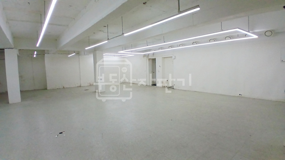 서울 강남구 논현동 무권리, 강남구청역,학동역 6분, 역세권, 지하 1층 임대 월세 매물번호 10260 사진 1